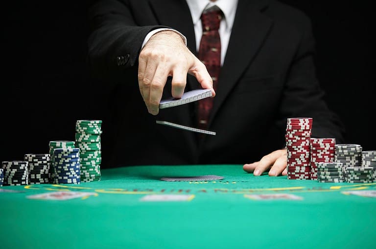 Tham gia chơi Poker với những mẹo sau để có cơ hội thắng lớn trước đối thủ