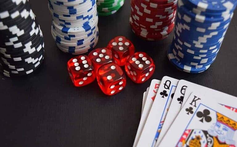 Luật chơi Poker cơ bản cho người mới bắt đầu từ con số không